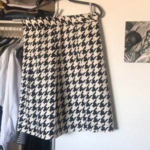Houndstooth skirt black and white size 18
